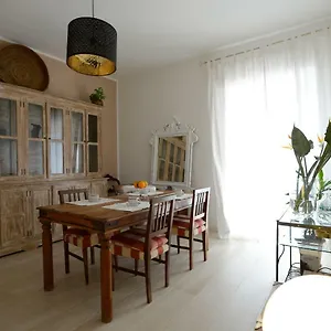  Bed & Breakfast 82